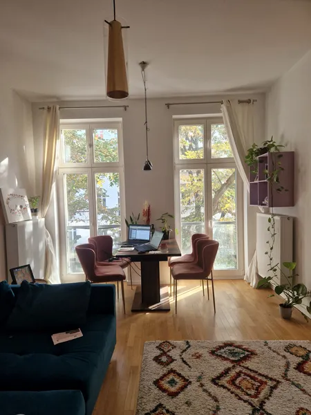 Geschmackvolle Wohnung mit zwei Zimmern sowie Balkon und Einbauküche in Berlin